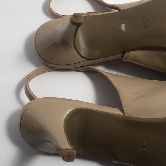 Woman’s comfort fall nude closed toe comfort heels - Picture 10 of 11